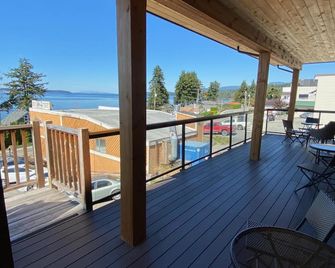 بيوند بليس هوتل سويتس - بويل ريفر - شرفة