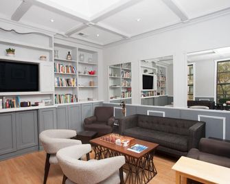 بيت الشباب Chicago Parthenon - شيكاغو - ردهة