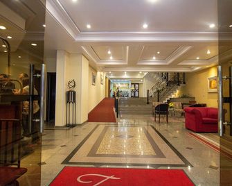 Trevi Hotel e Business - Curitiba - Lobi