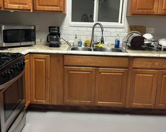 Wonderful 3-bedroom house with AC in welcoming Vallejo - Vallejo - Cocina