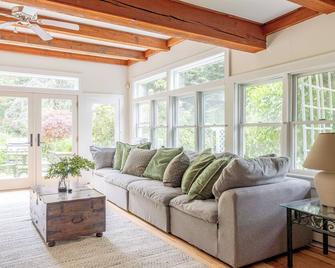 Rose Meadow: Quiet 1800s Farm House - Olivebridge - Sala de estar