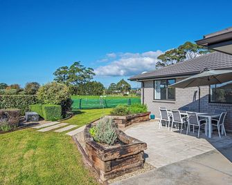 Bennett's Bach - Waipu Holiday Home - Waipu - Patio