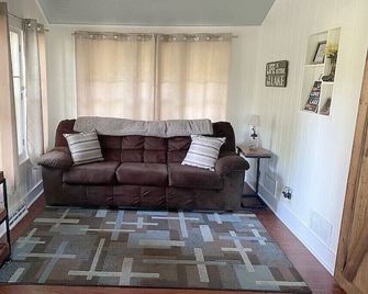 Rent out Papas Cottage to make memories of a lifetime - LaPorte - Sala de estar