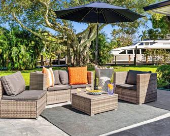 Tropical Waterfront Home - Pet Friendly & Heated Pool - Fort Lauderdale - Pati