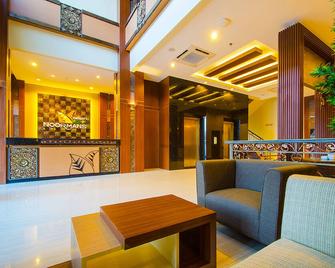 Noormans Hotel Semarang - Semarang - Reception
