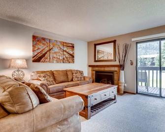 Ski Resorts Opening Soon! Minutes to Keystone and Breckenridge! Don't miss out! - Frisco - Living room