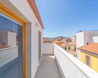 Nuova -Luxury Rooms & Apartment- - Olbia - Balkon