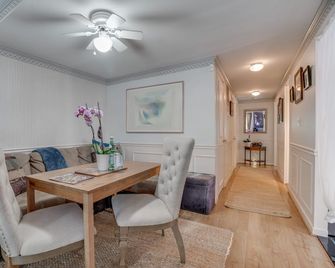 3 Months Min: Harbor,firplce,2bdrm/2spabath/Jettub,2 Parkng,homegym,adjustbl Bed - Baltimore - Comedor