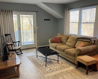 Cozy One Bedroom Apartment Centrally Located in Southbury - Southbury - Sala de estar