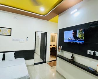 Goroomgo The Rudra Homestay Gujrat - Kevadia - Bedroom