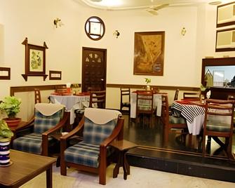 Hotel Meadows Inn - Lucknow - Restaurant