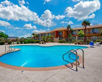Knights Inn Palmdale Lancaster Area - Palmdale - Pool
