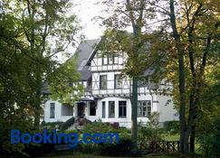 Gutshaus Kubbelkow - Bergen auf Rügen - Gebouw