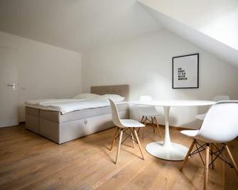 Top Old Town Apartment 2 baths - Düsseldorf - Bedroom