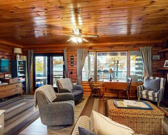 Seneca Lake Log Cabin - Dundee - Sala de estar