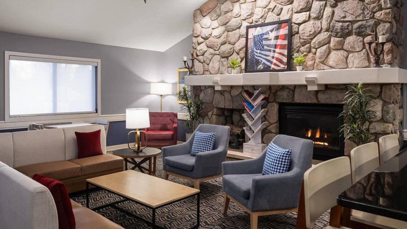 AmericInn by Wyndham Grand Forks