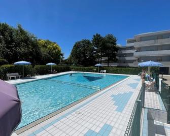 Superb Resort With 12 Swimming Pools - Tennis - Beach Place Included - Bibione - Piscina