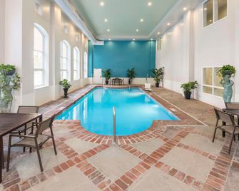 Homewood Suites By Hilton New Orleans - New Orleans - Pool