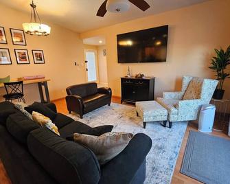 Superb 4-bedroom house in Las Vegas with AC, WiFi - Las Vegas - Salon