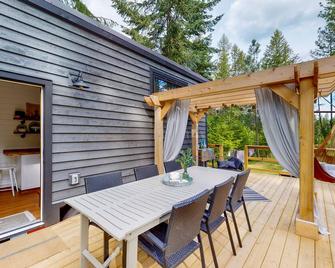 The Crows Nest - Christina Lake - Патіо