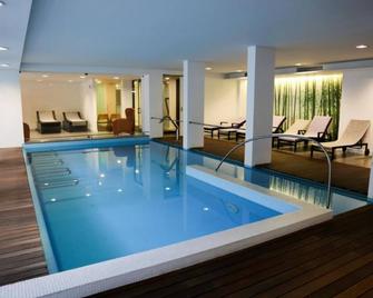 إناتل مانتيجاس - مانتييغاس - حوض السباحة