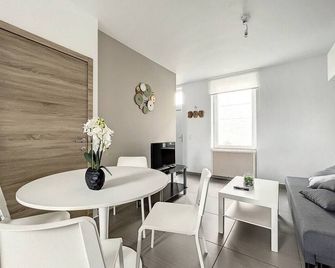 Robert 20 Brussels-charleroi-airport - Charleroi - Ruokailuhuone