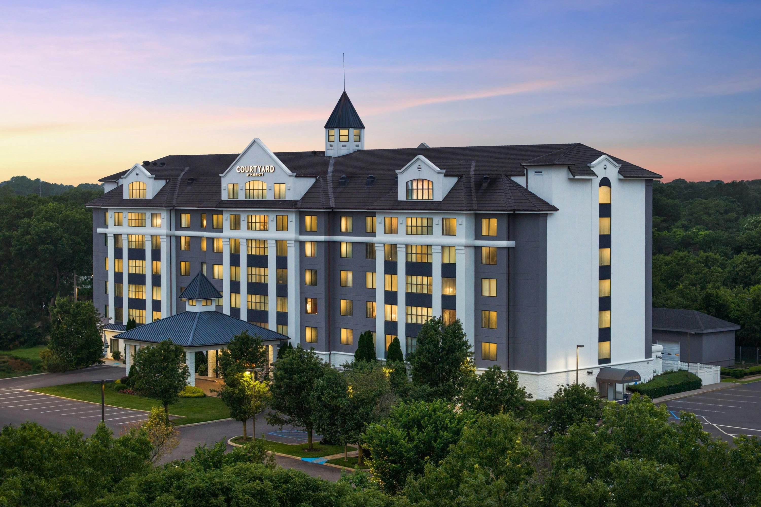 Courtyard by Marriott Long Island MacArthur Airport - Ronkonkoma - Bâtiment