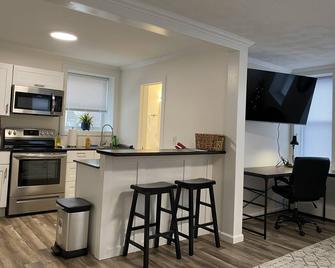 Modern 1 BR apt | Close to everything | Whitesboro - Whitesboro - Kitchen