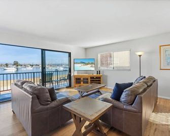 925 W Bay Ave - Newport Beach - Stue