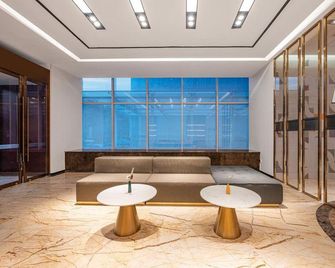 Chonpines Hotels Tianjin Xiangluowan Business District Binhai Railway Station Hotel - Tianjin - Lobby