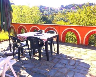 Villetta of 60 mq with splendid garden and sight on the Apuane - Arcola - Balcone