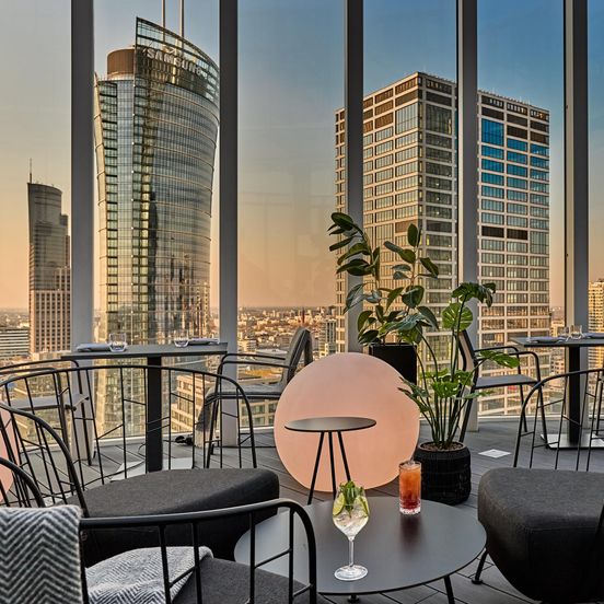 Bar view of Holiday Inn Express Warsaw - The Hub