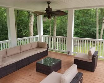 5 Minutes From Six Flags 1 Hr From Philly And Nyc, 25 Minutes From The Beach! - Jackson - Balcony