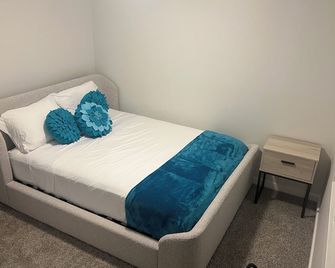 Cozy 3BD Retreat with Plenty Space for Family & Friends! - Mineápolis - Habitación