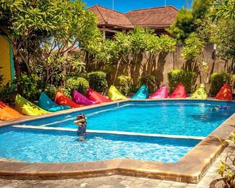 Captain Goose Hostel - Kuta