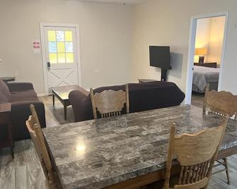 Guest House with pool, boat parking - Leesburg - Dining room