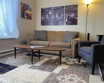 Oakview@Armada - Village Convience, Country View - Armada - Living room