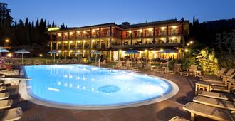 Villa Madrina Lovely and Dynamic Hotel - Garda - Piscina