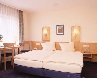 Hotel Sauer Garni - Neu-Isenburg - Schlafzimmer