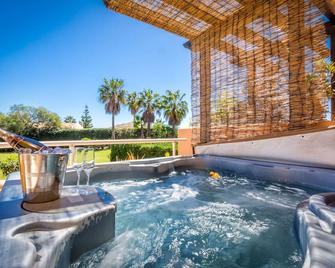 Vivi Homes - Malibu Pool, Garden, Jacuzzi & Beach - La Cala de Mijas - Uima-allas