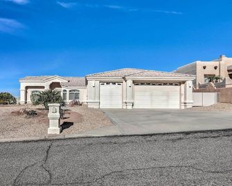 Cozy Lake Havasu House w/ Views - 1 Mi to Water! - Lake Havasu City - Building