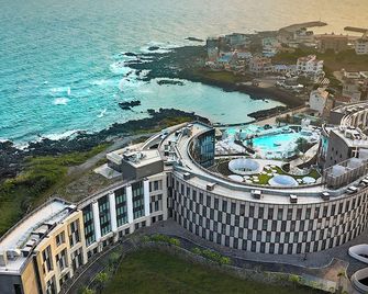 Shilla Stay Plus IhoTewoo Ocean Front - Jeju City