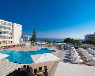 Odessa Beach Hotel - Protaras - בריכה