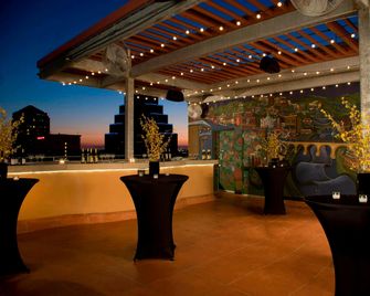 Courtyard by Marriott Austin Downtown/Convention Center - Austin - Pátio
