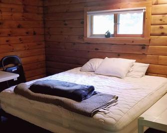 Log Cabin on Quiet 20 Acres - Putnam Valley - Bedroom