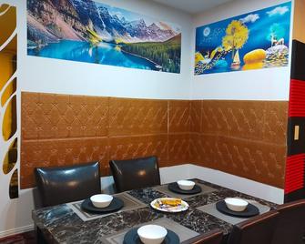 Rocky Guest House - Rocky Mountain House - Їдальня