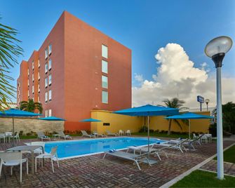 City Express Junior by Marriott Cancun - Cancún - Pool