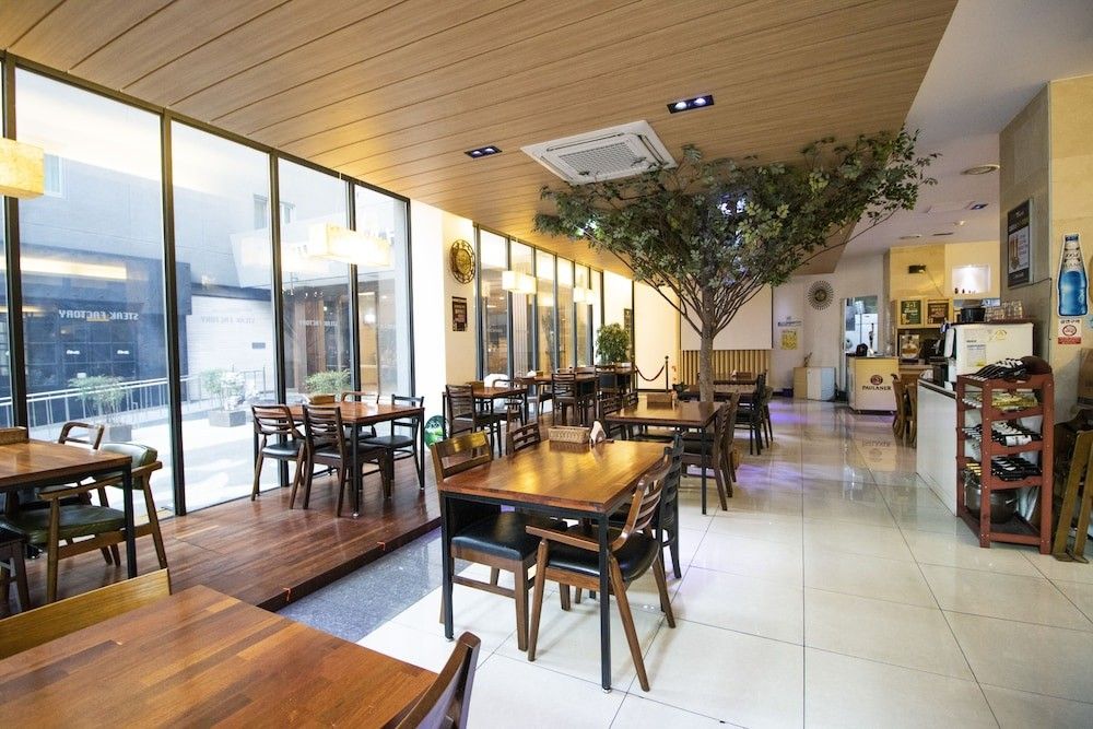 Tower Hill Hotel - פוסן - מסעדה