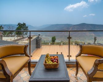 Cloud Mist Resort and Spa - Wai - Balcony