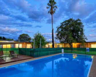 Cootamundra Gardens Motel - Cootamundra - Piscina